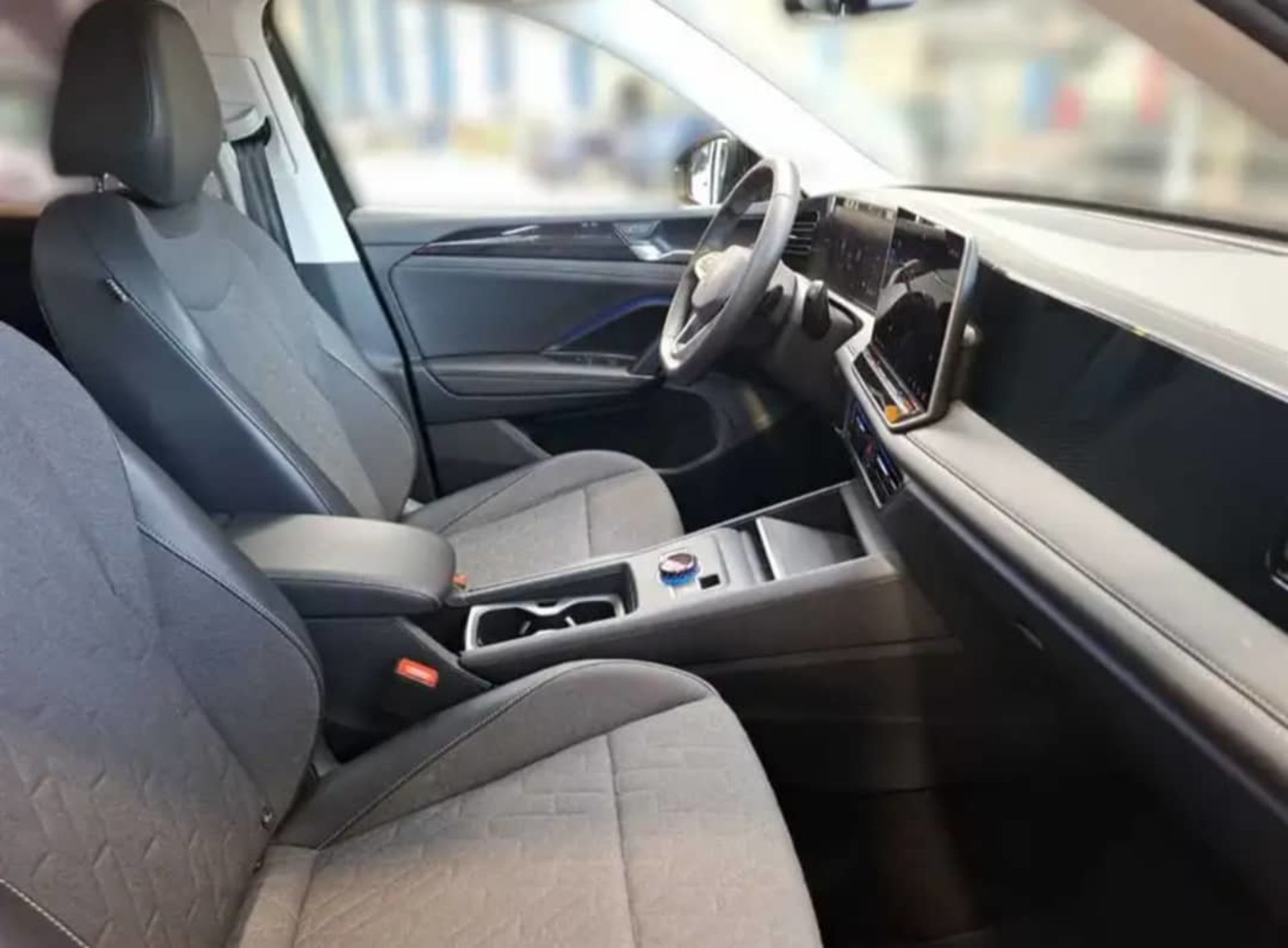 Volkswagen Tiguan - 5