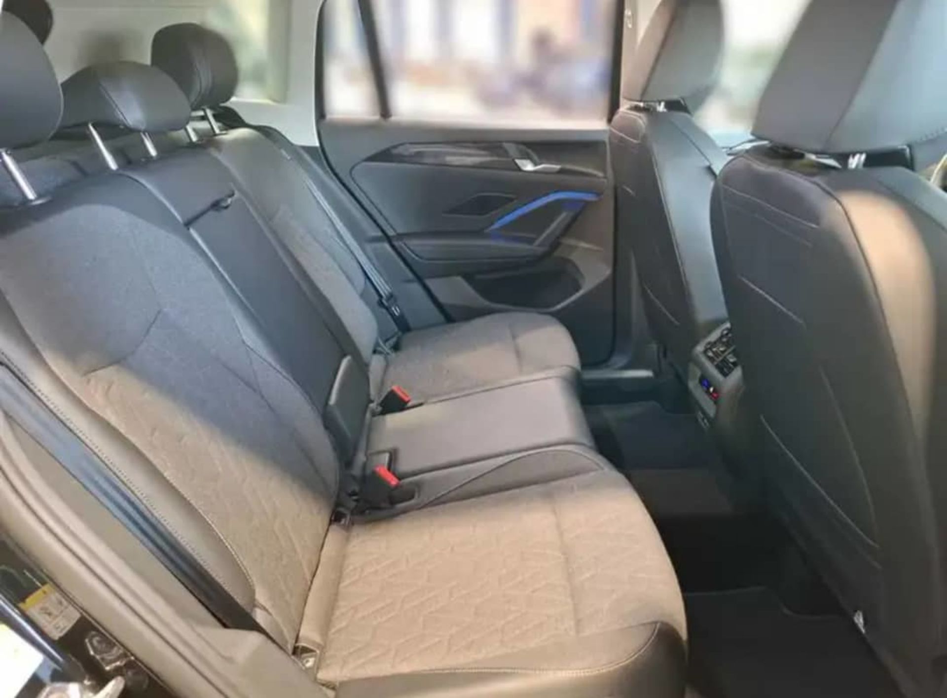 Volkswagen Tiguan - 6