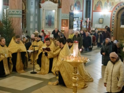 Прихожане Ильинского кафедрального собора встретили Новый год молебным пением