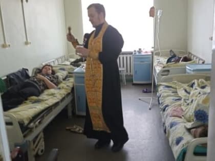 Священнослужитель благочиния посетил неврологическое отделение Россошанской ЦРБ