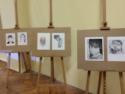 Продолжается открытие мини-выставок художественных работ талантливых студентов ВГЛТУ