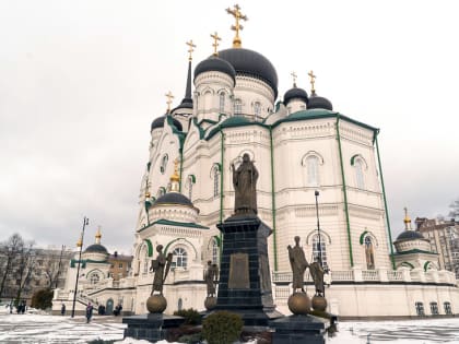 "Премилосердый и Всесильный, не до конца гневаяйся, Господи! Буди милостив, молит Тя Твоя Церковь, укрепи нас в правоверии силою Твоею..." (Из молитвы чина Торжества прав