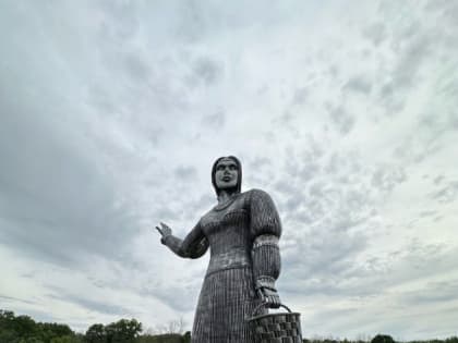 Скандальный памятник Алёнке вернулся на «Чернозёмфест»