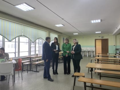 «Единая Россия» в Воронеже проверила, как обеспечивают школьников горячим питанием