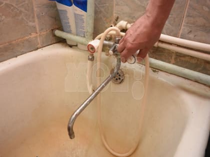 Жителям двух микрорайонов в Воронеже вернули воду после коммунальной аварии