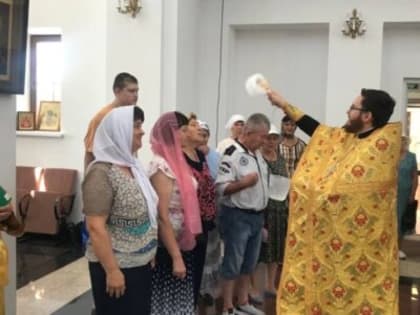 В храме Всемилостивого Спаса г. Россоши отслужили праздничный молебен