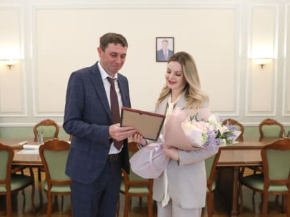 Учитель из Воронежа получила награду за достижения в психологии