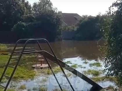 Фекалии затопили детскую площадку в Воронеже