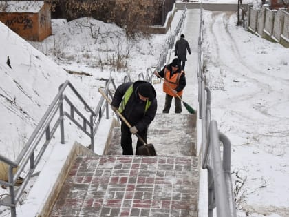 В Воронеже продолжается уборка городских территорий