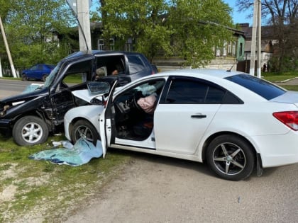 Три человека пострадали и один погиб в жёстком ДТП в воронежском райцентре