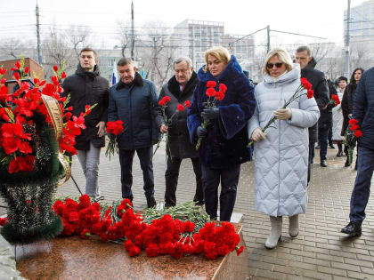 Депутаты ЛДПР Павел Большов и Юрий Яковлев приняли участие в церемонии возложения цветов
