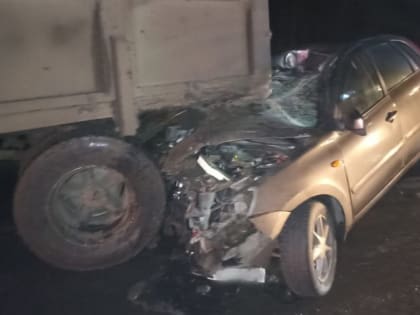 В Воронежской области при столкновении легкового автомобиля с КамАЗом погибла девушка