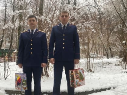 Сотрудники следственного управления поздравили ветерана Великой Отечественной войны с праздниками