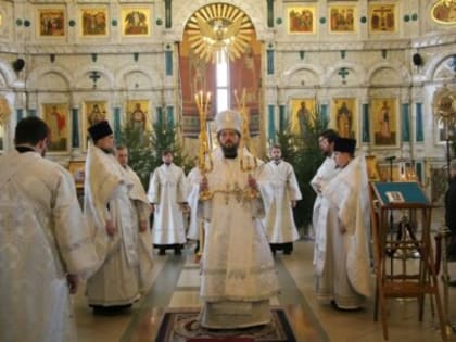 В Рождественский сочельник епископ Россошанский и Острогожский Дионисий совершил Литургию в Ильинском кафедральном соборе