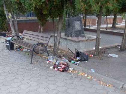 Состояние сквера в центре города вызывает обеспокоенность