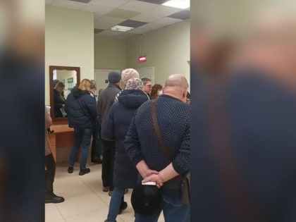 Воронежцы сняли на видео большую очередь в поликлинике