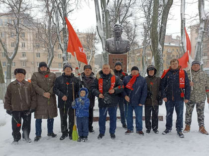 Коммунист. Руководитель. Человек.