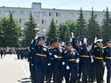 Гордость России. В Воронеже прошел выпускной офицеров Военно-воздушной академии имени Жуковского и Гагарина