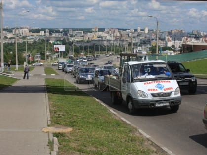 Воронежским водителям напомнили о правилах безопасного вождения в жару