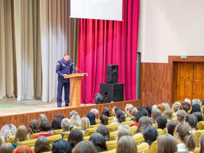 В культурном центре института состоялся праздничный концерт, посвященный Международному женскому дню