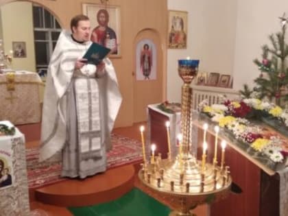 В храмах Россошанского благочиния встретили Светлый праздник Рождества Христова
