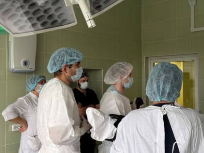 Воронежские врачи впервые провели уникальную операцию на толстой кишке