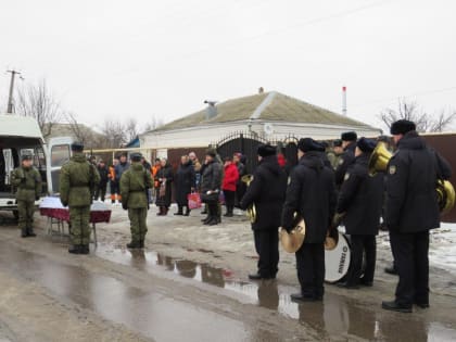 Сегодня жители района простились с погибшим в ходе специальной военной операции жителем Нижнедевицка Иваном Владимировичем Пономаревым.