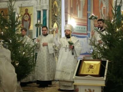 В канун праздника Рождества Христова Преосвященнейший Дионисий, епископ Россошанский и Острогожский, совершил всенощное бдение в Ильинском кафедральном соборе