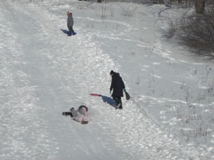С горки в Центральном парке Воронежа на скорой увезли 14-летнего мальчика