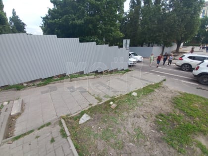 Птичий рынок начали огораживать забором