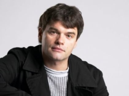 Воронежских женщин поздравит Евгений Дятлов