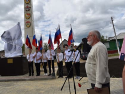 В Богучаре открыли памятник пионерам и комсомольцам