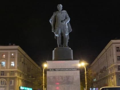 Движение у памятника Черняховскому в Воронеже перекроют из-за возложения цветов