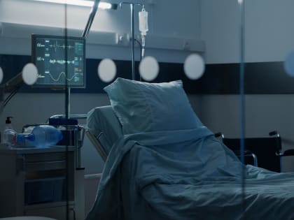 Хирург из Воронежа показал горсть камней, извлечённых из желчного пузыря
