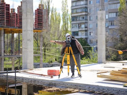 Мэр отметил высокие темпы строительства новой школы в Воронеже