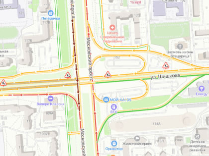 Огромная пробка сковала Московский проспект из-за затопленной дороги 