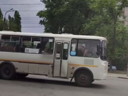 Водителя воронежского автобуса, перегородившего дорогу, оштрафовали