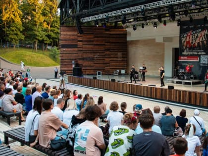 В Воронеже прошел благотворительный концерт патриотической группы «Наши»