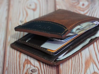 В Воронеже на 63-летнюю женщину завели уголовное дело за поднятый кошелек