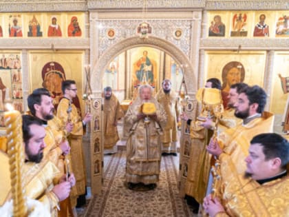 В день памяти священномученика Петра, архиепископа Воронежского, епископ Россошанский и Острогожский Дионисий сослужил митрополиту Воронежскому и Лискинскому Сергию за богослужение