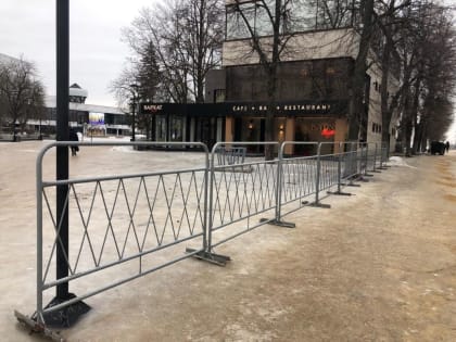 Чиновники огородили площадь в&nbsp;центре Воронежа от&nbsp;наглых водителей-нарушителей