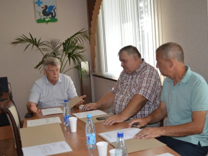 11 июля в районном Совете собрались депутаты постоянной комиссии по законодательству, местному самоуправлению, охране прав граждан и этике