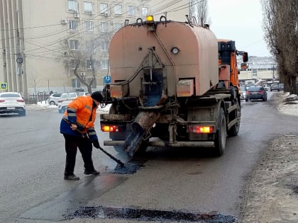 Глава Воронежа Вадим Кстенин: продолжаем ежедневно трудиться – устранять дефекты, возникшие на дорогах из-за перепадов температуры