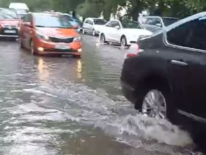 «По центральной улице вплавь». Воронежцы показали последствия погодного апокалипсиса