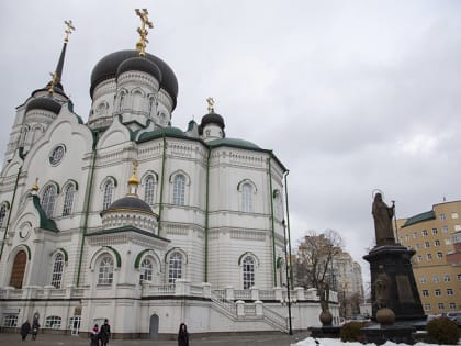 Глава Воронежской митрополии совершил вечерню и Чин прощения в Благовещенском кафедральном соборе
