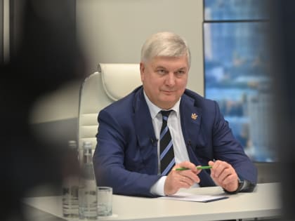 Колонка, гитара и Красная площадь. Воронежский губернатор исполнит мечты трёх юных россиян