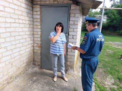 Воронежские огнеборцы провели профилактические мероприятия с населением