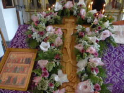 Богослужение в праздник Происхождения Честных Древ Креста Господня
