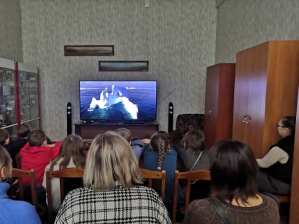 Информационный час «Хорошо бродить по свету!»