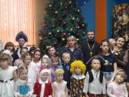 Рождественская ёлка для детей в детском развлекательно-развивающем центре «Изумрудный» г. Россоши